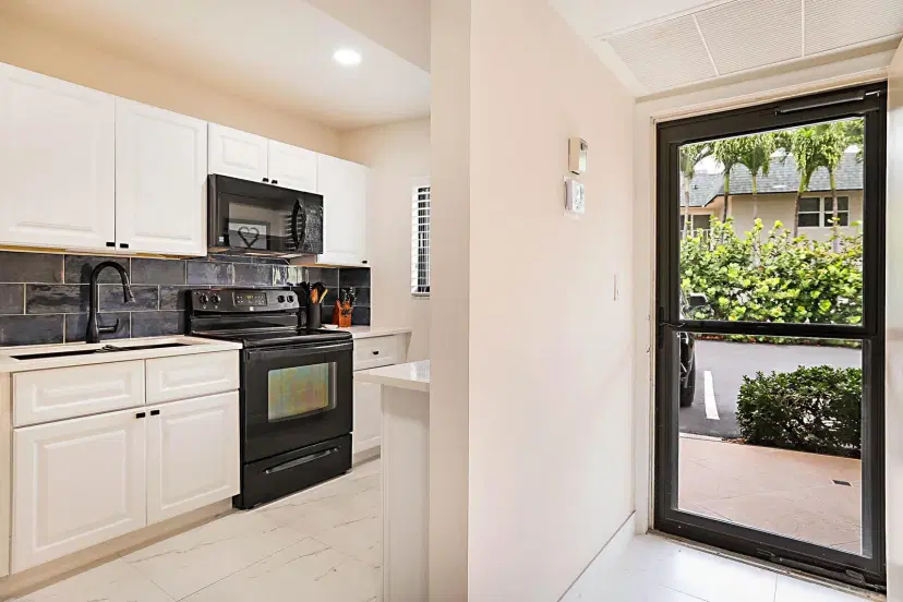 Picture of 3605 S Ocean Boulevard 111, South Palm Beach FL 33480