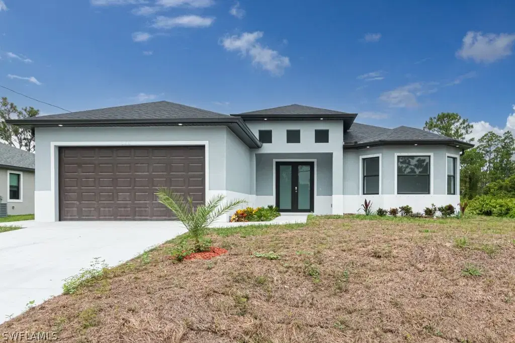 Picture of 570 Sherwood Ave S, Lehigh Acres, FL 33974