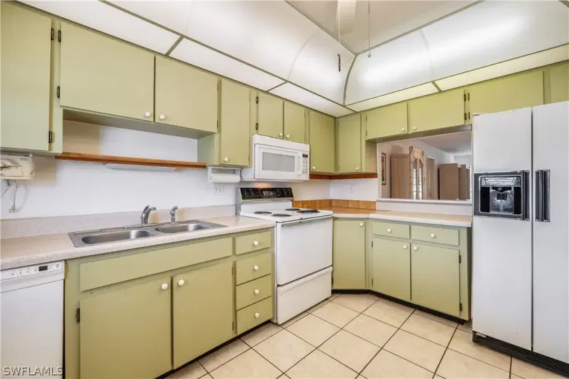 Picture of 6992 Edgewater Cir, Fort Myers FL 33919