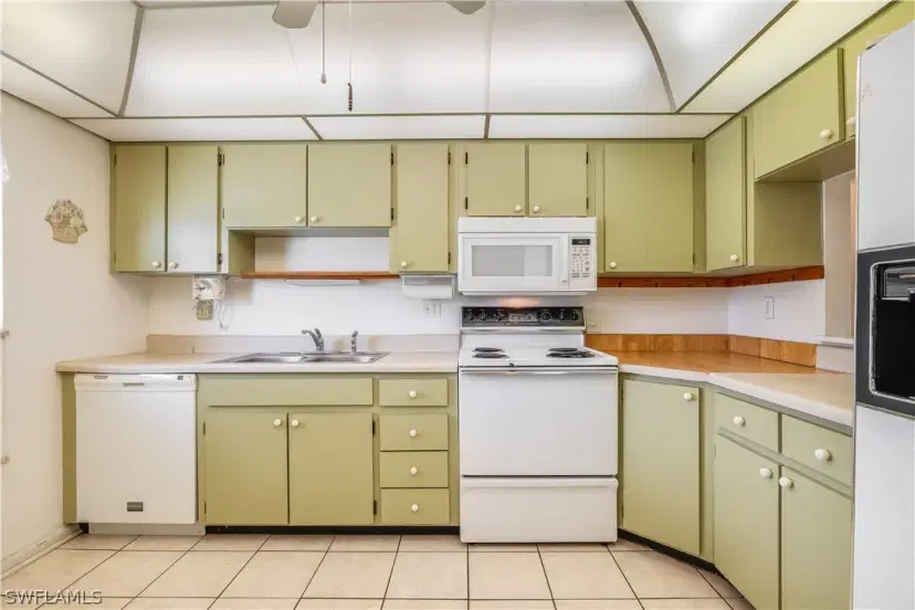 Picture of 6992 Edgewater Cir, Fort Myers FL 33919