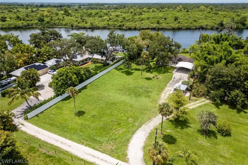Picture of 2030 Fort Denaud Rd, Labelle FL 33935