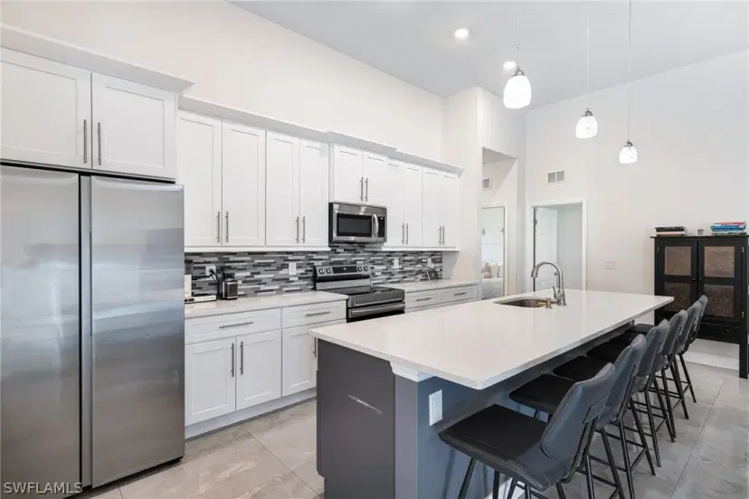 Picture of 715 Columbus Ave, Lehigh Acres FL 33972