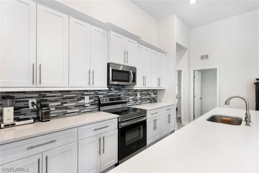 Picture of 715 Columbus Ave, Lehigh Acres FL 33972