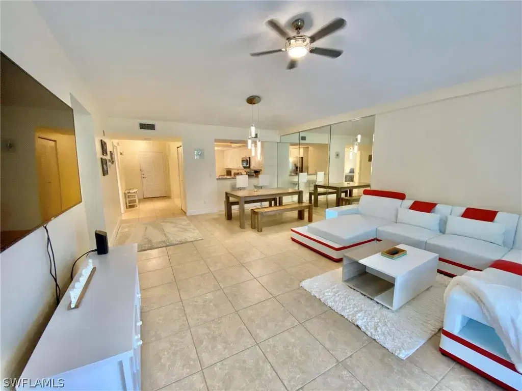 Picture of 230 Sugar Pine Ln 230, Naples, FL 34108