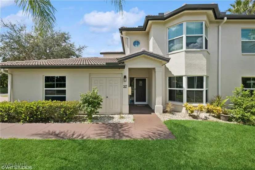 Picture of 200 Diamond Cir 207, Naples FL 34110