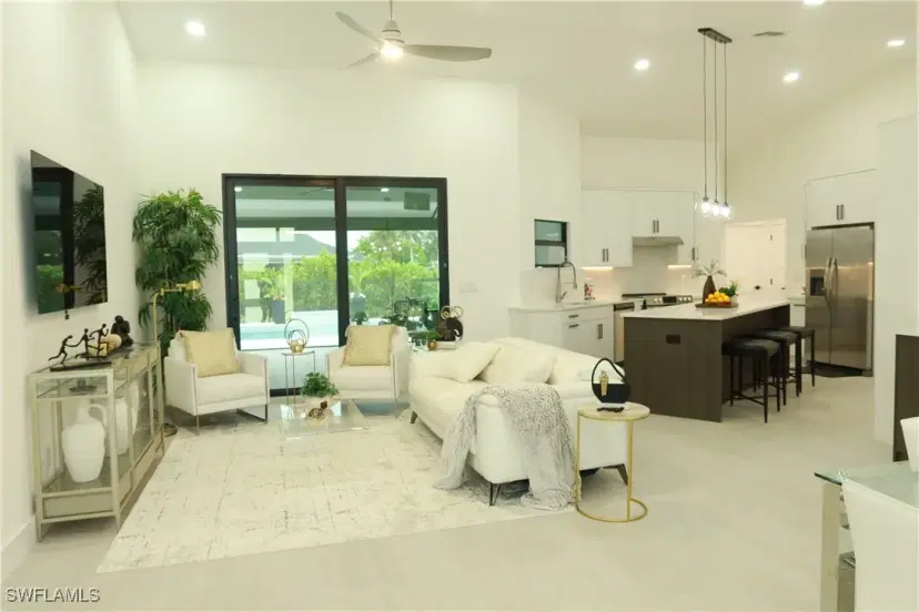 Picture of 181 Briarcliff Ln, Naples FL 34113