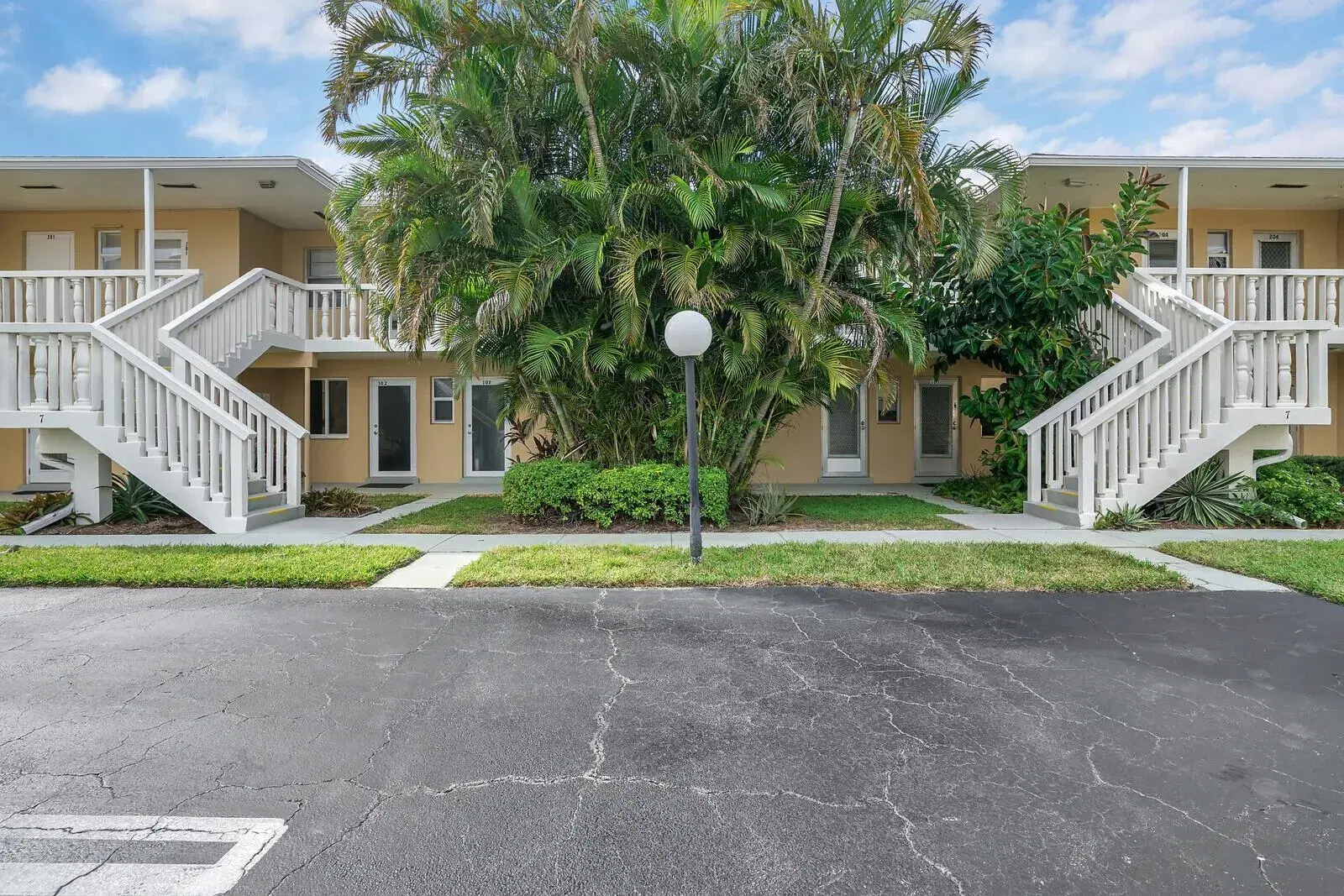 Picture of 2111 NE 1St Court 204, Boynton Beach, FL 33435
