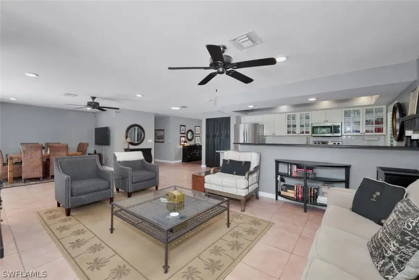 Picture of 4589 Lakewood Blvd, Naples FL 34112