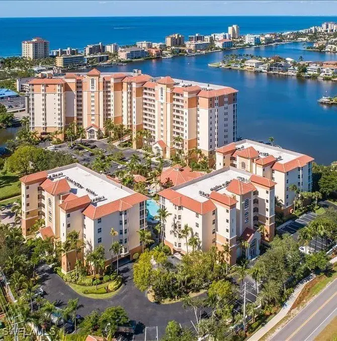Picture of 460 Launch Cir 303, Naples, FL 34108
