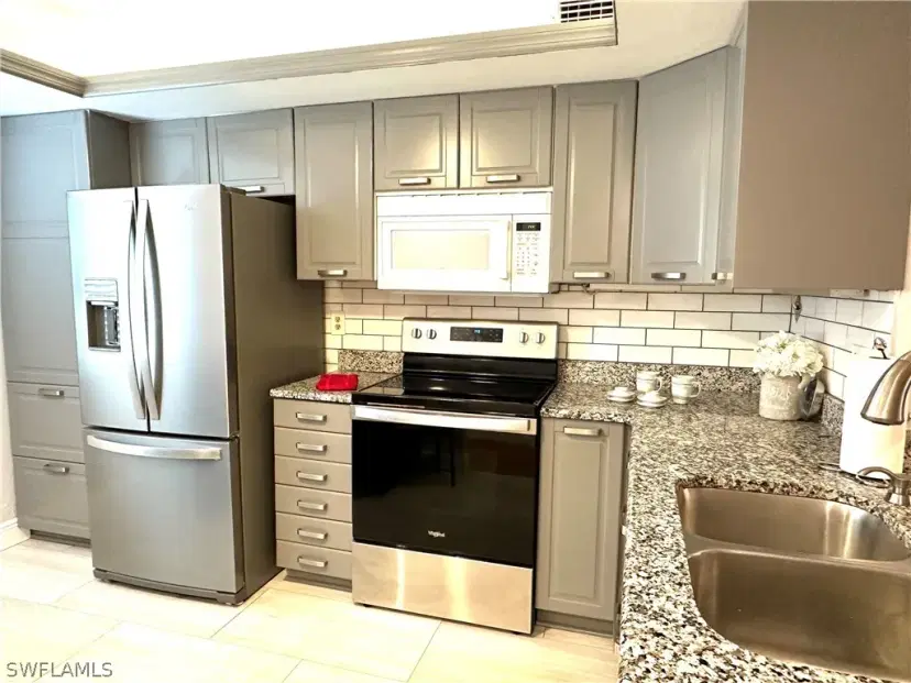 Picture of 2828 Jackson St I-1, Fort Myers FL 33901