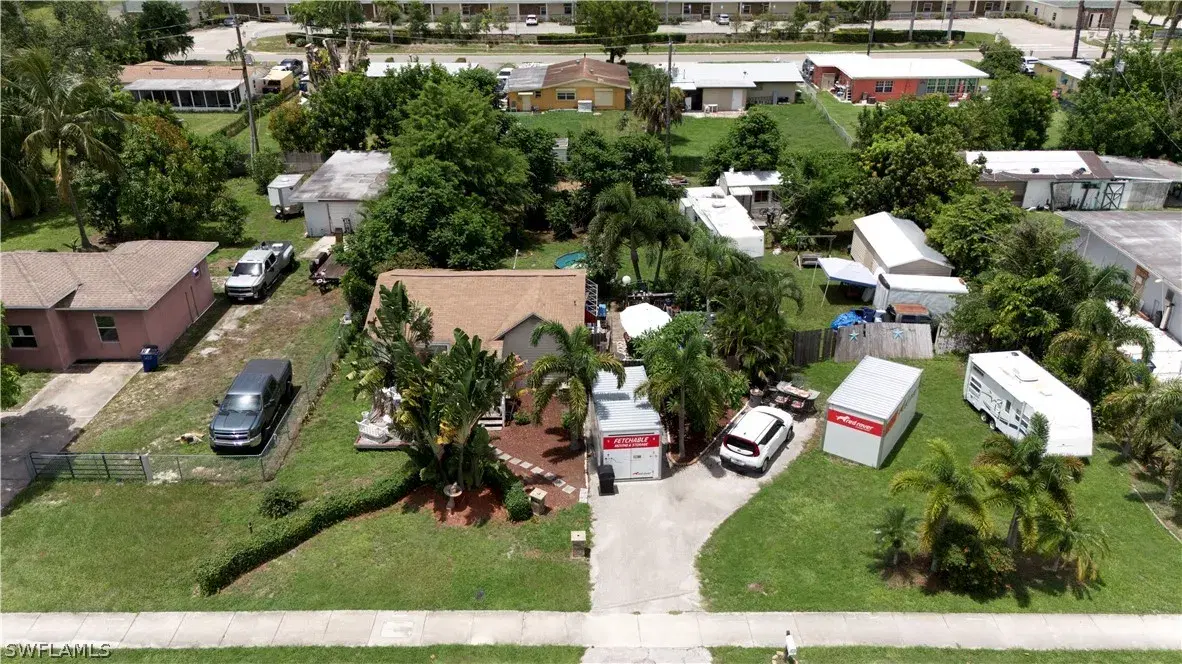 Picture of 2105 Carrell Rd, Fort Myers, FL 33901