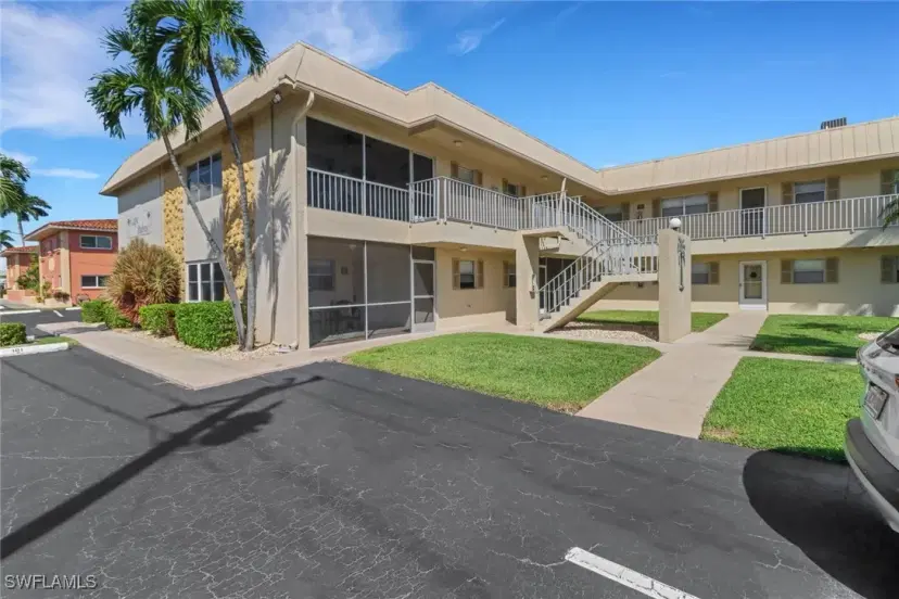 Picture of 909 SE 46Th Ln 101, Cape Coral FL 33904