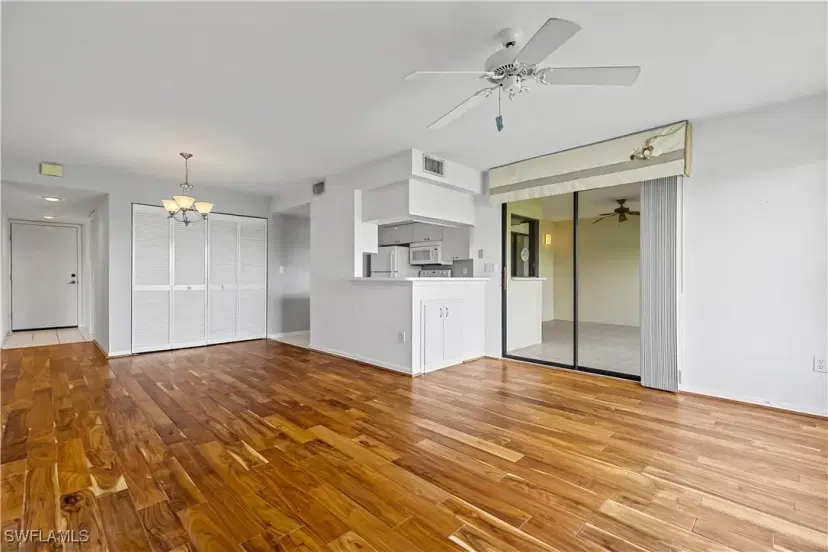 Picture of 5845 Trailwinds Dr 523, Fort Myers FL 33907