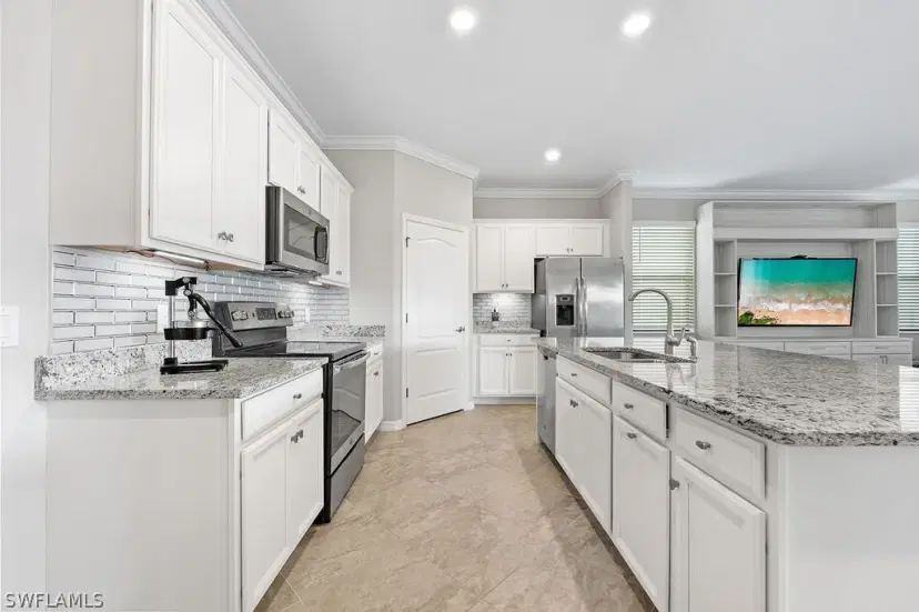Picture of 1585 Vizcaya Ln, Naples FL 34113