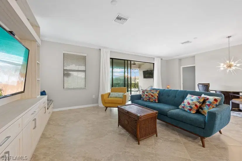 Picture of 1585 Vizcaya Ln, Naples FL 34113