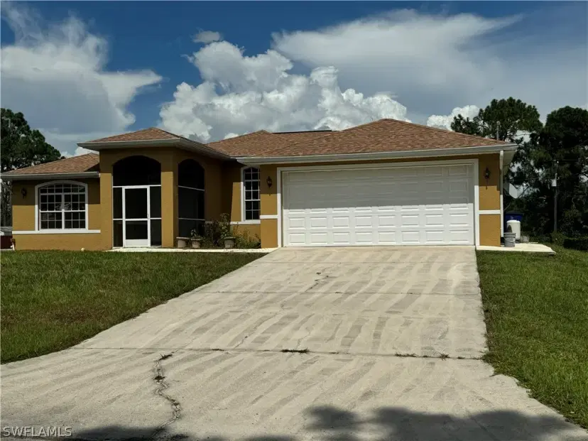 Picture of 814 Jefferson Ave, Lehigh Acres FL 33936