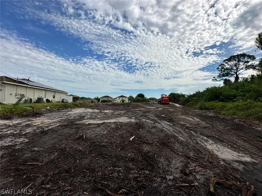 Picture of 421 Paddock St, Lehigh Acres, FL 33974