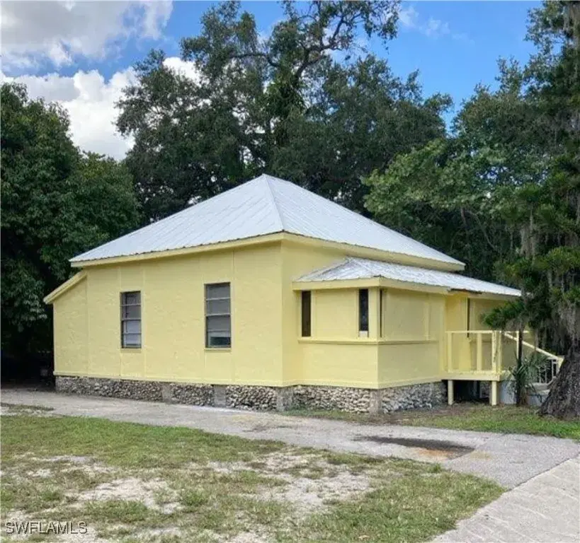 Picture of 2122 Broadway, Fort Myers FL 33901