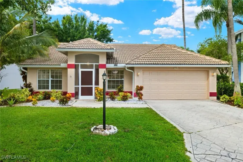 Picture of 12540 Eagle Pointe Cir, Fort Myers FL 33913