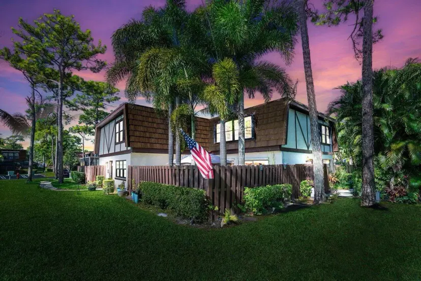 Picture of 109 Weybridge Circle A, Royal Palm Beach FL 33411
