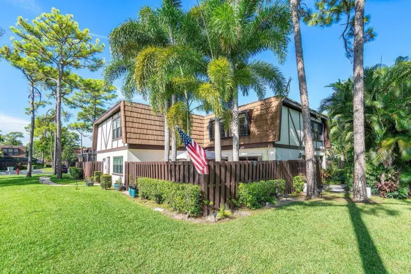 Picture of 109 Weybridge Circle A, Royal Palm Beach FL 33411