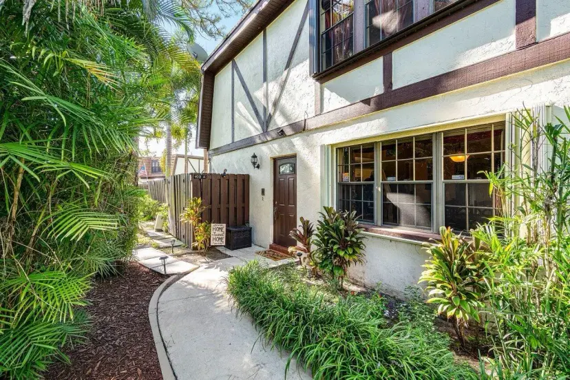 Picture of 109 Weybridge Circle A, Royal Palm Beach FL 33411