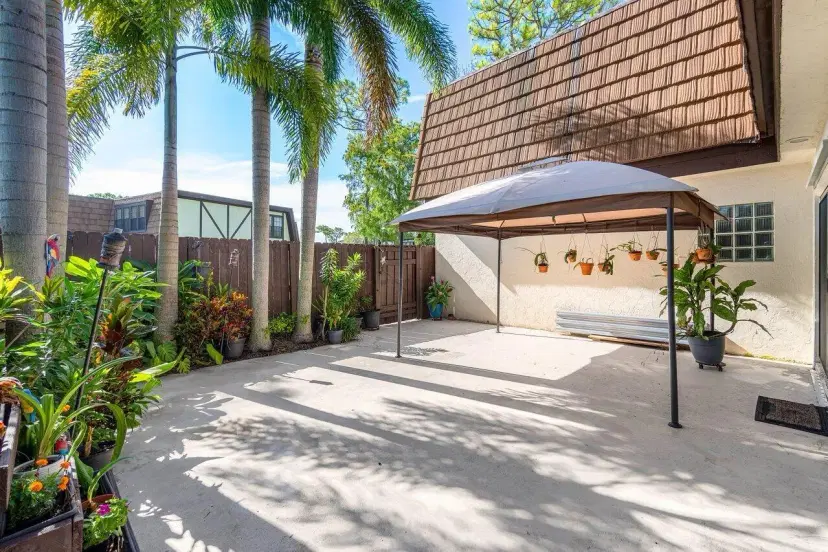 Picture of 109 Weybridge Circle A, Royal Palm Beach FL 33411