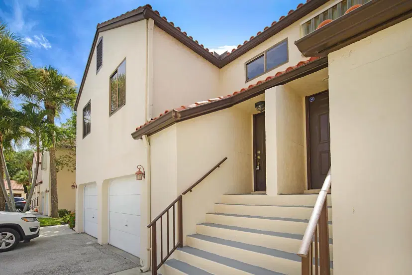 Picture of 9 Via De Casas Sur 203, Boynton Beach FL 33426