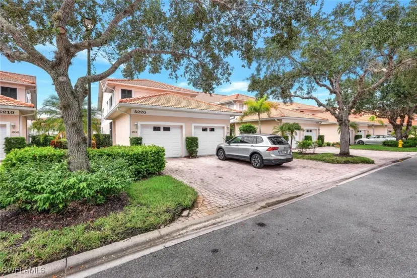 Picture of 5220 Birmingham Dr 201, Naples FL 34110