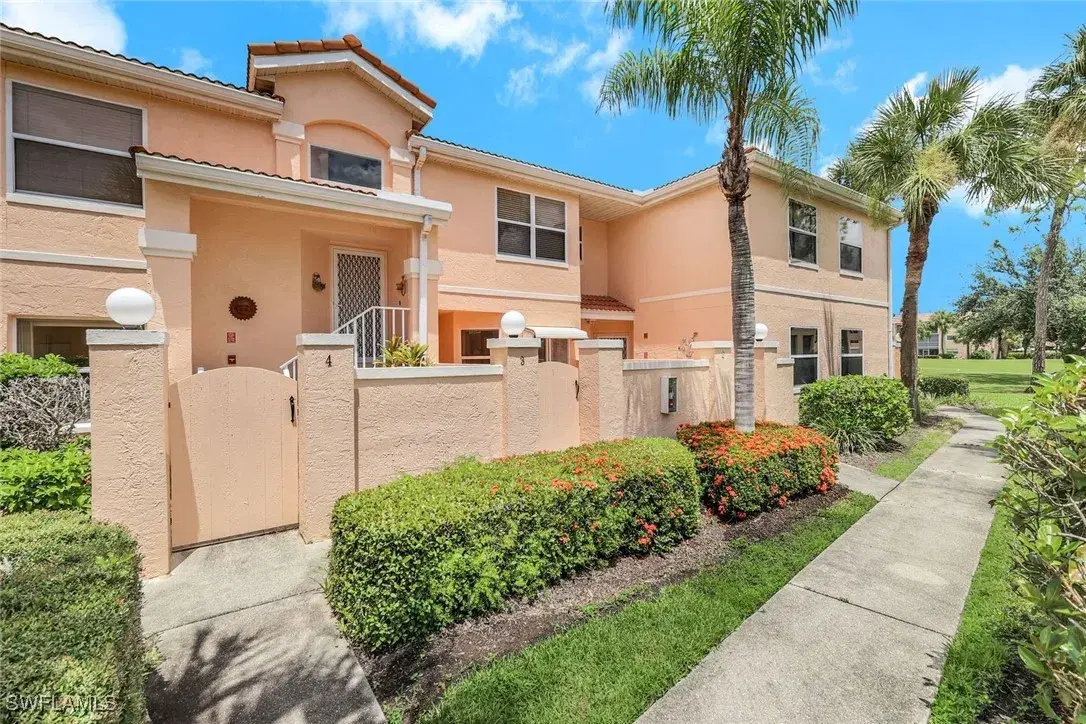 Picture of 576 Woodshire Ln F3, Naples, FL 34105