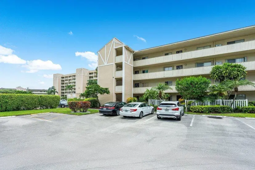 Picture of 7286 Huntington Lane 401, Delray Beach FL 33446