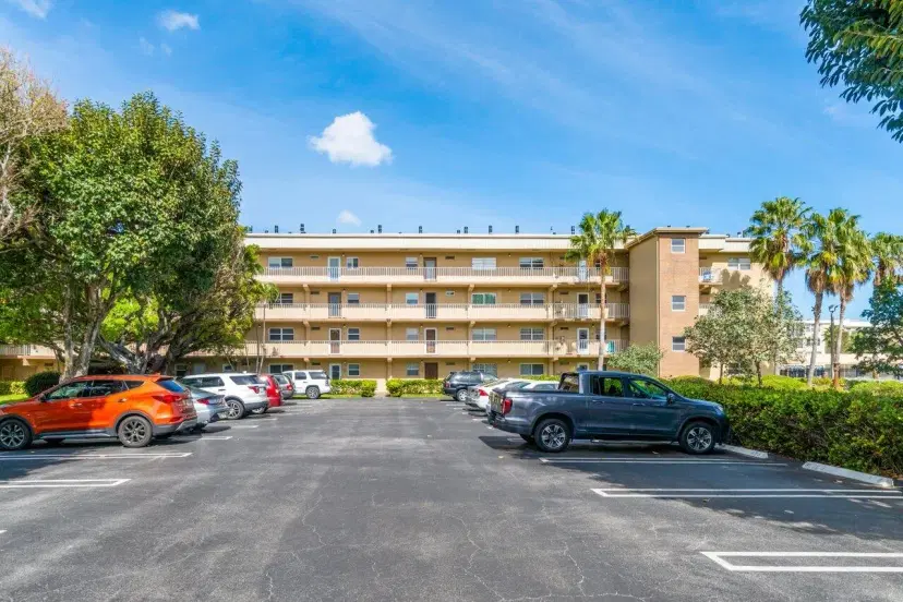 Picture of 2400 NE 1St Lane 415, Boynton Beach FL 33435