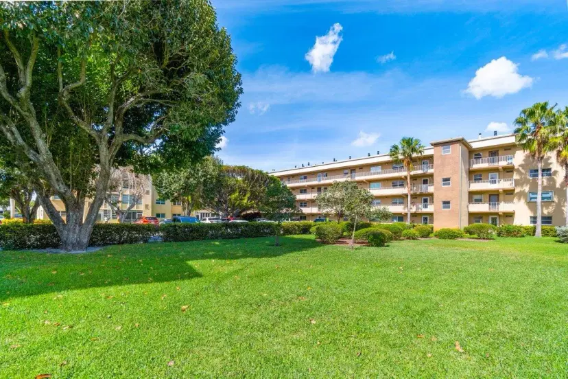 Picture of 2400 NE 1St Lane 415, Boynton Beach FL 33435