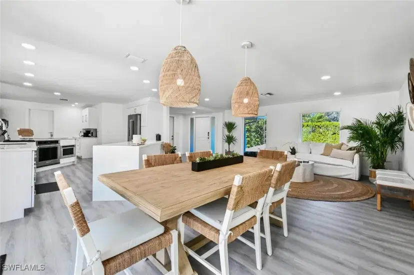 Picture of 646 Park Shore Dr, Naples FL 34103