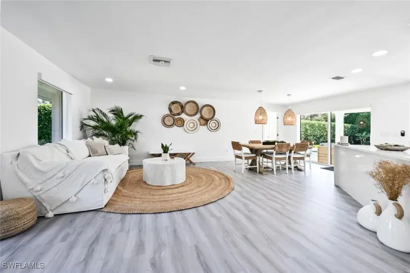 Picture of 646 Park Shore Dr, Naples FL 34103
