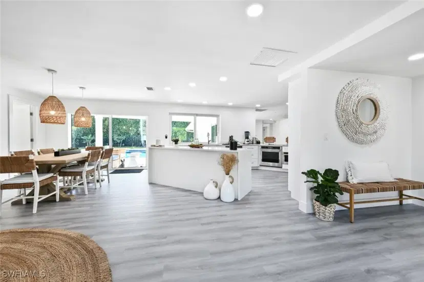 Picture of 646 Park Shore Dr, Naples FL 34103