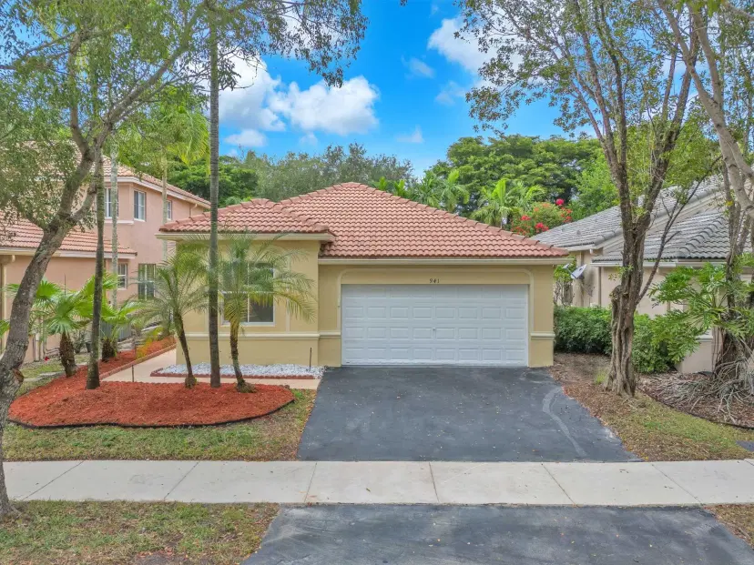 Picture of 941 Bluewood Ter, Weston FL 33327