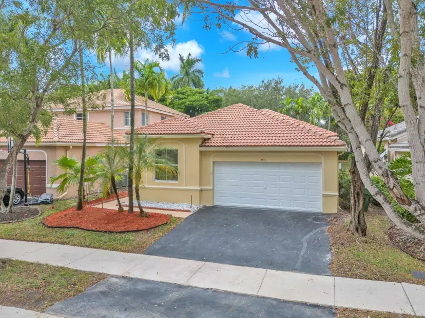 Picture of 941 Bluewood Ter, Weston FL 33327