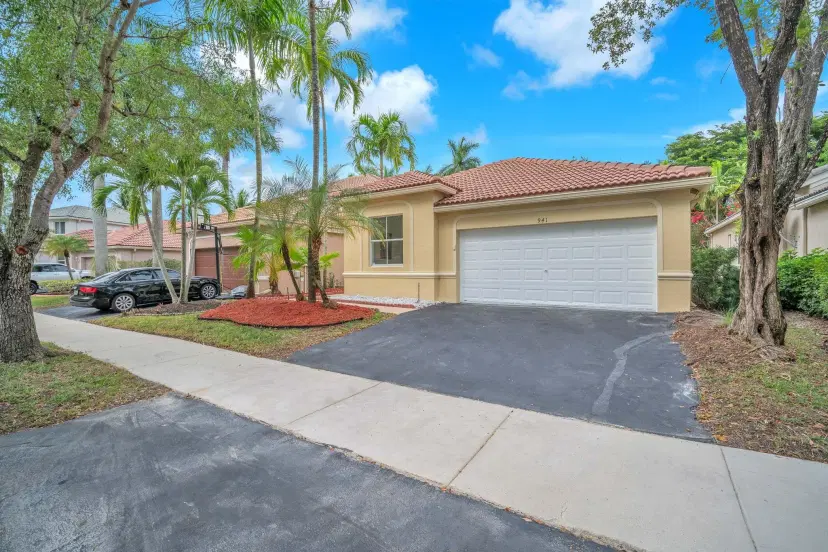 Picture of 941 Bluewood Ter, Weston FL 33327