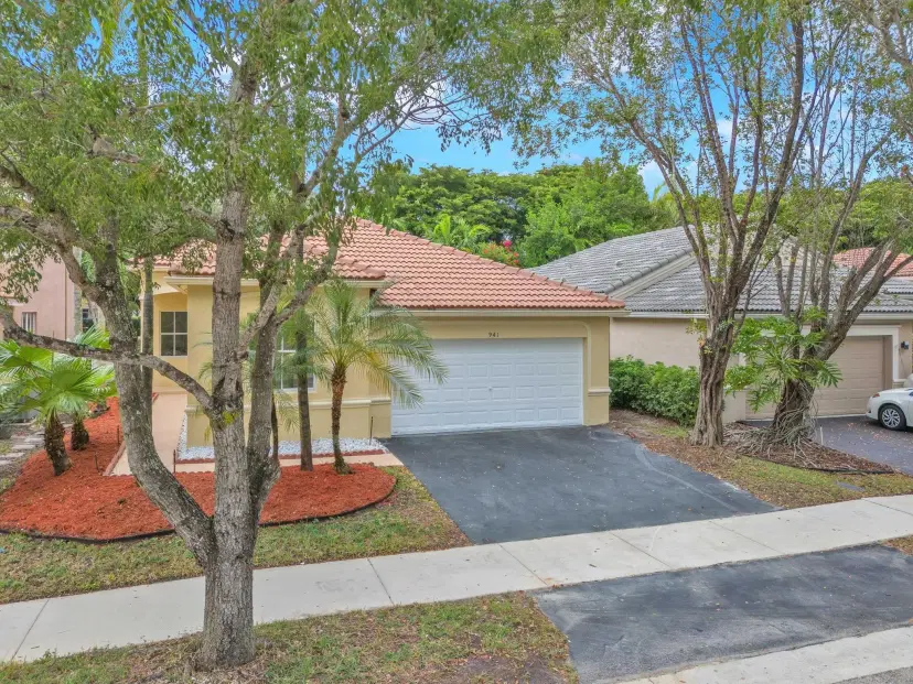 Picture of 941 Bluewood Ter, Weston FL 33327