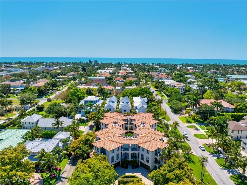 Picture of 680 10Th Ave S C1, Naples, FL 34102