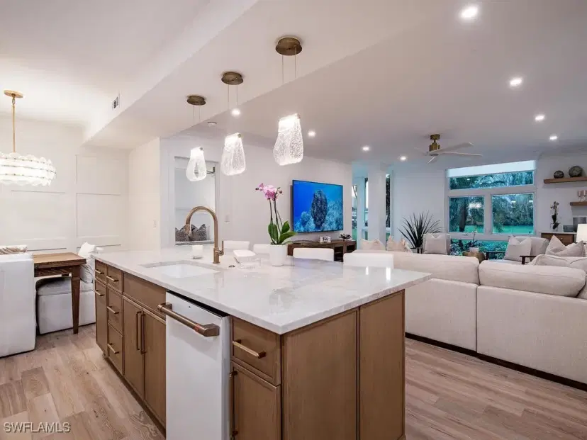 Picture of 400 Park Shore Dr 102, Naples FL 34103