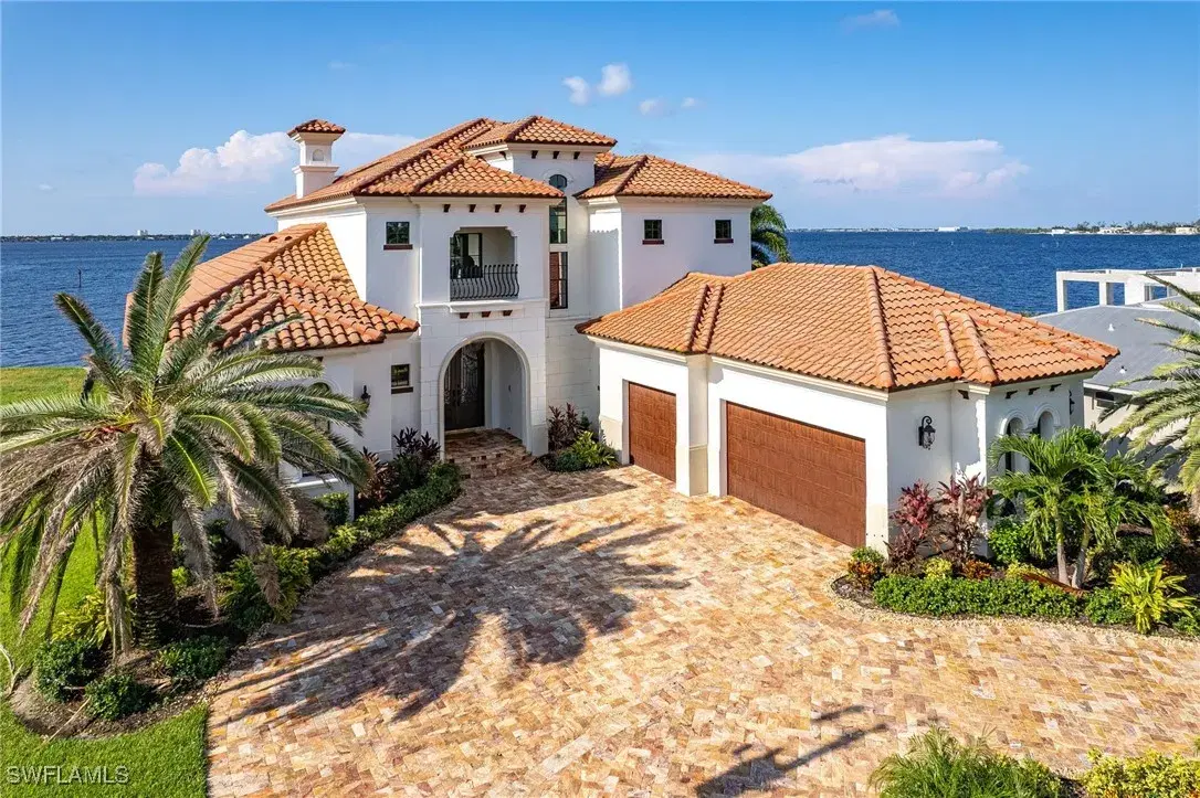 Picture of 614 Coral Dr, Cape Coral, FL 33904