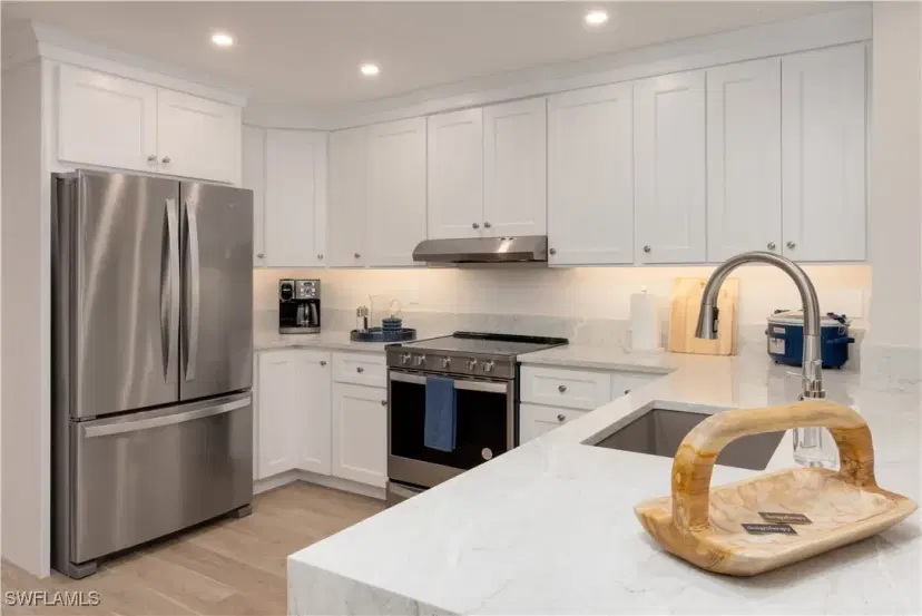 Picture of 1785 Middle Gulf Dr A302, Sanibel FL 33957