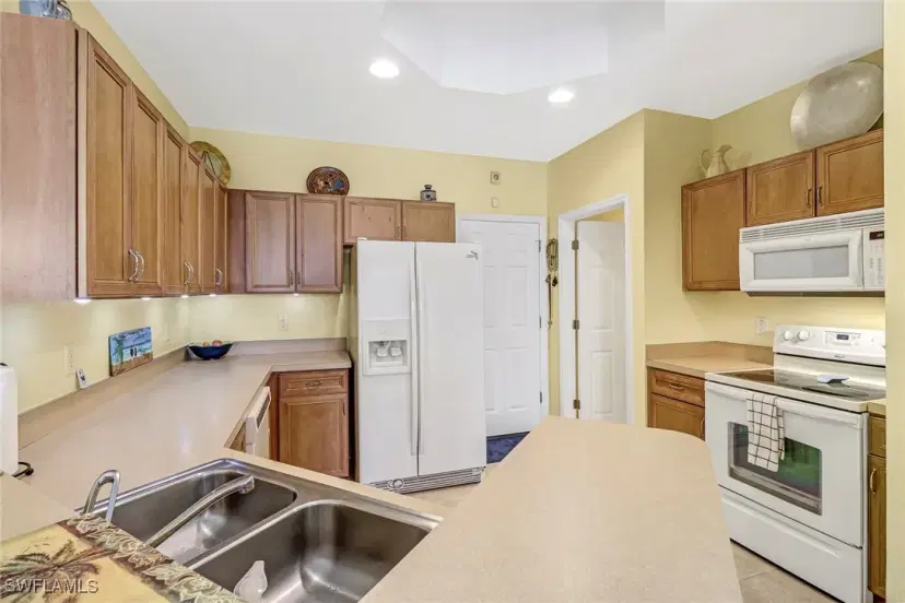 Picture of 9810 Healthpark Cir 103, Fort Myers FL 33908