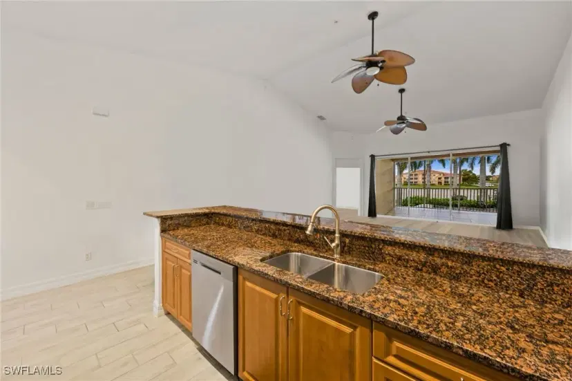 Picture of 8521 Oakshade Cir 421, Fort Myers FL 33919