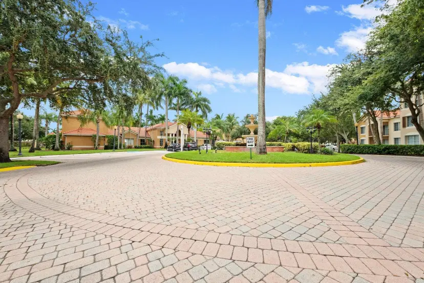 Picture of 4151 San Marino Blvd 302, West Palm Beach FL 33409