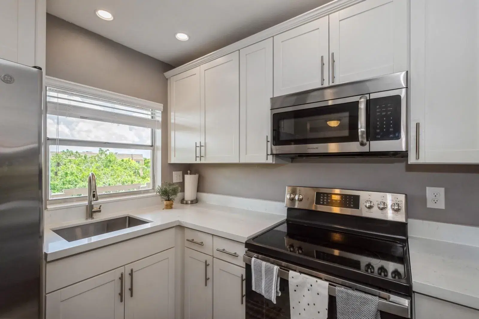Picture of 9181 Sunrise Lakes Blvd 306, Sunrise, FL 33322