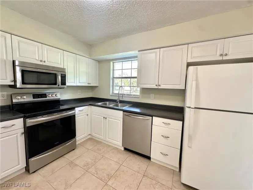 Picture of 3325 Airport Rd N D3, Naples FL 34105