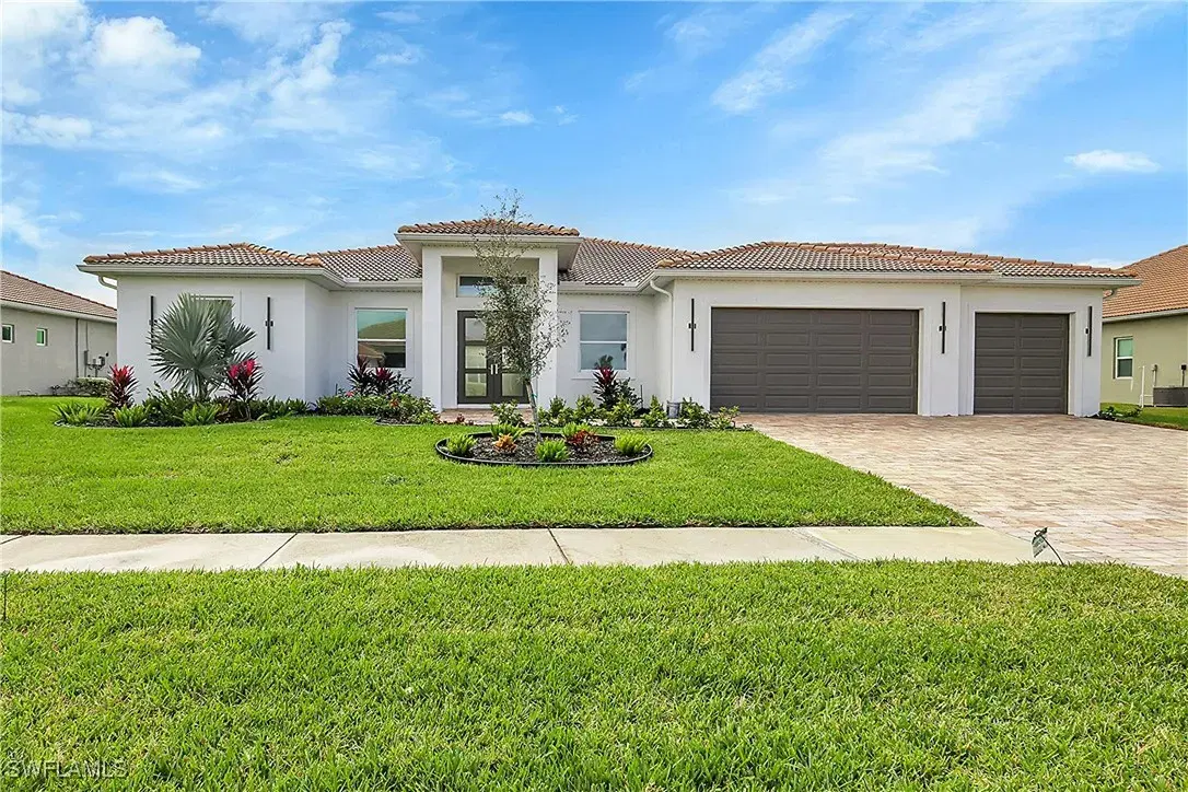 Picture of 18716 Ensenada Dr, Naples, FL 34114